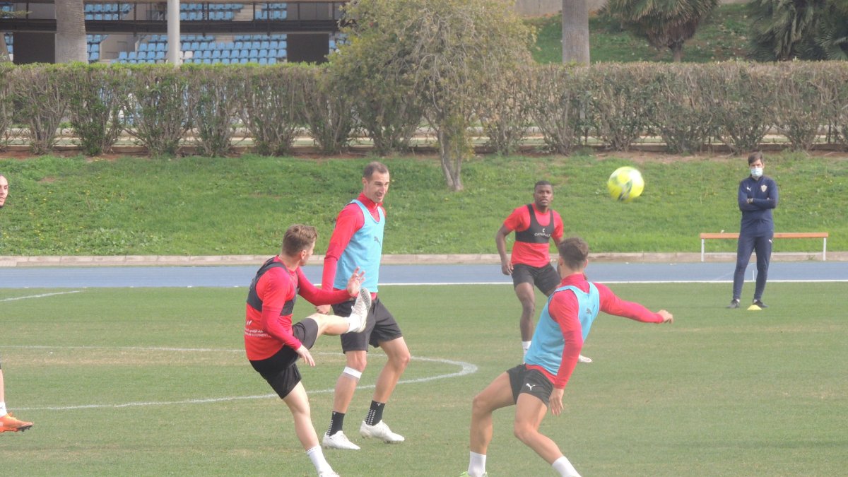 El Almería ya entrena pensando en el RCD Espanyol.