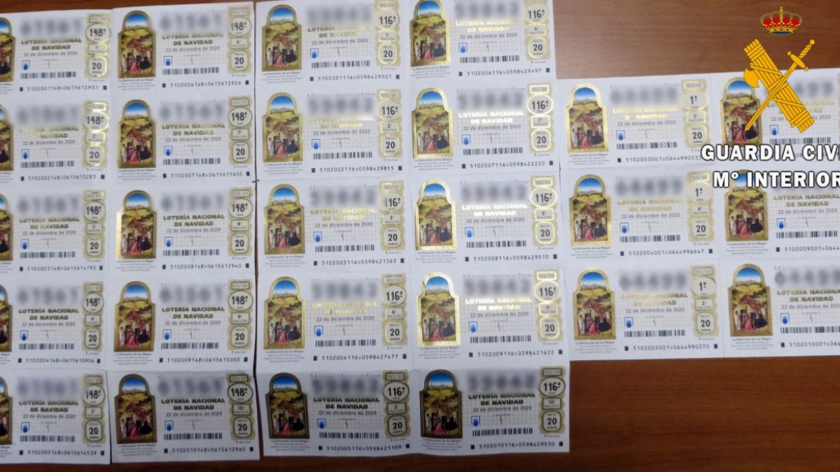 Robaron del establecimiento 26 décimos de la Lotería de Navidad.