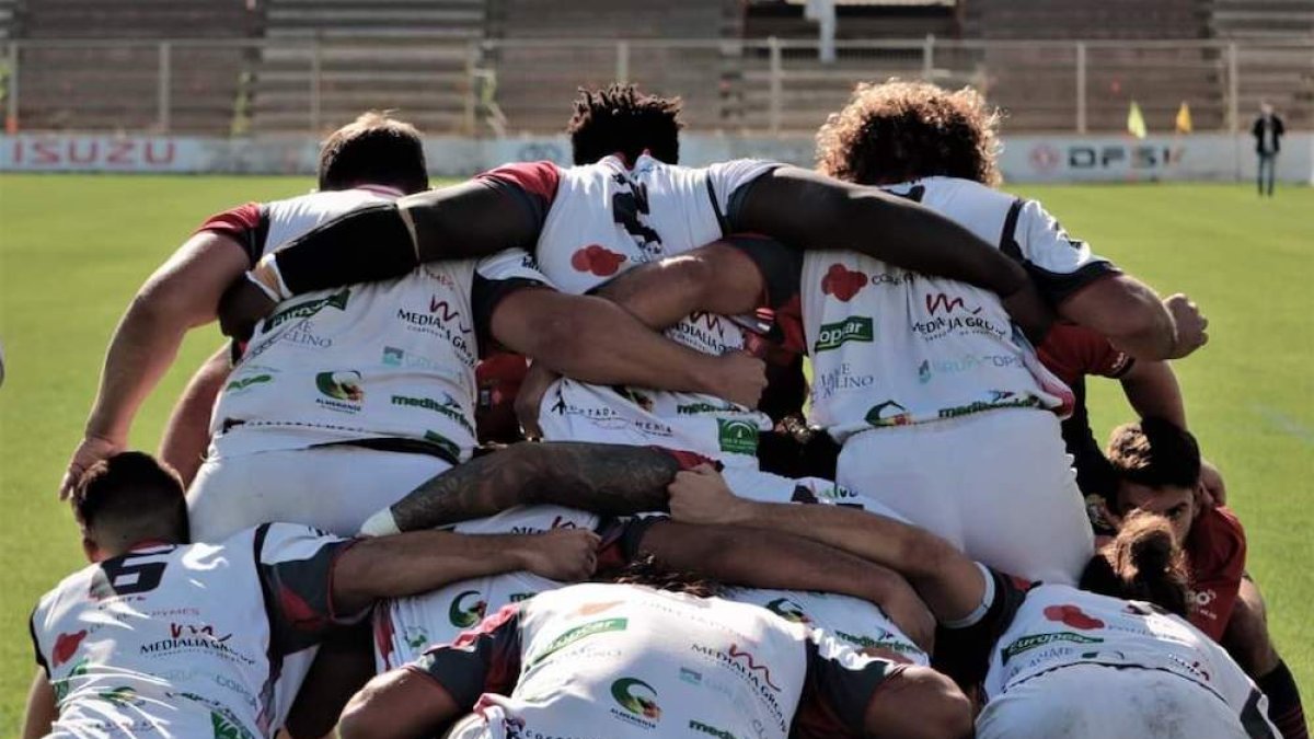 Muro cruzado en el duelo de invictos por el liderato.