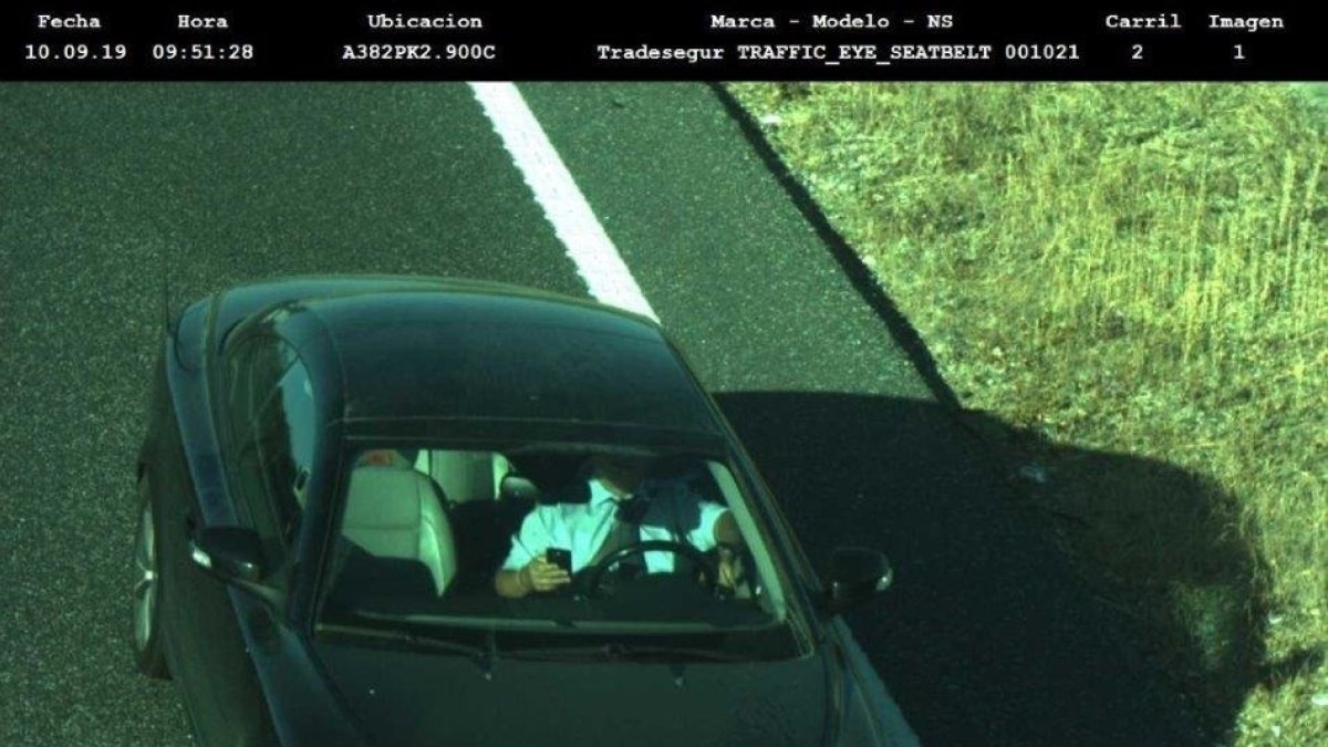 Un conductor cometiendo una infracción grave.