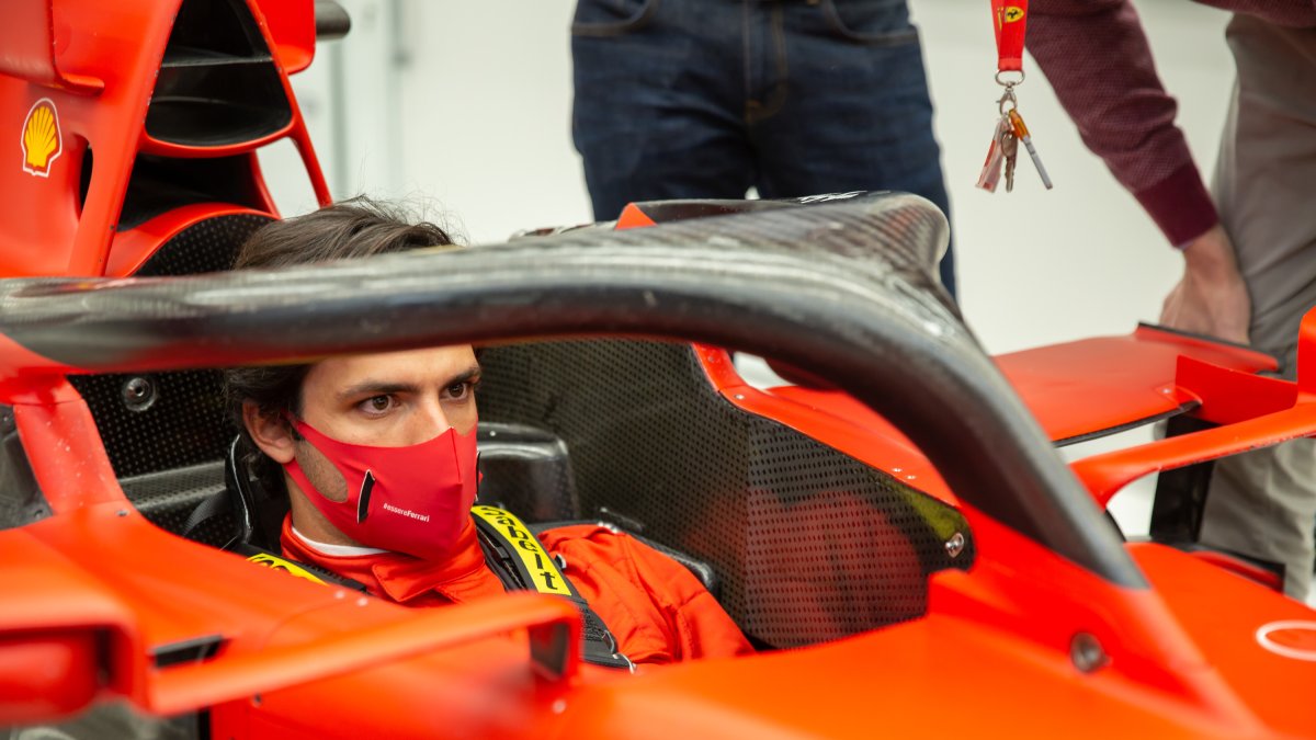 Carlos Sainz el viernes en las instalaciones de Ferrari