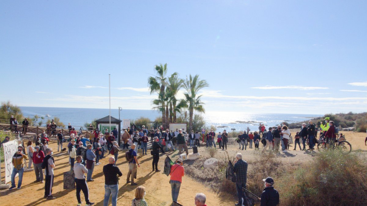 Unas 200 personas se reunieron para protestar contra las obras en el yacimiento de Baria.