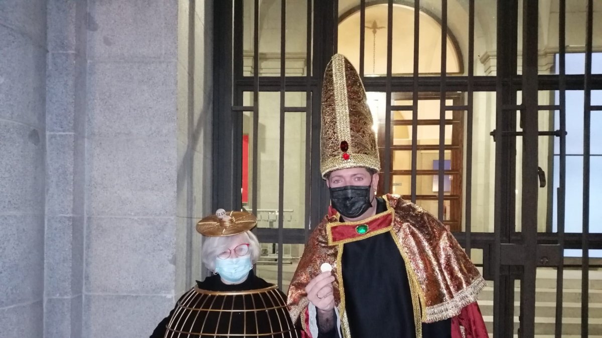 Manoli Sevilla y el \'Obispo de la Lotería\' no faltan a su cita.