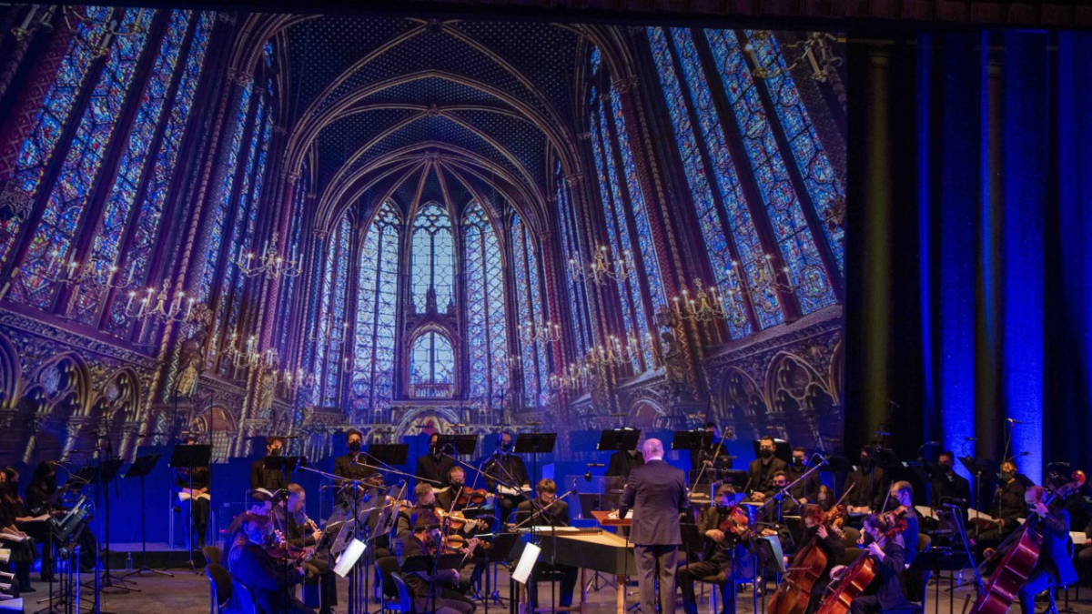 La OCAL se supera con ‘El Mesías’ ante un espectacular mapping en el Maestro Padilla.