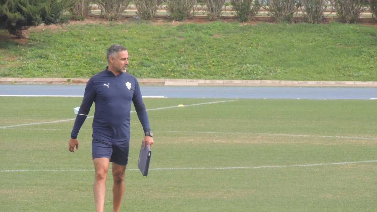 José Gomes tiene al Almería tercero, a tres puntos del ascenso.