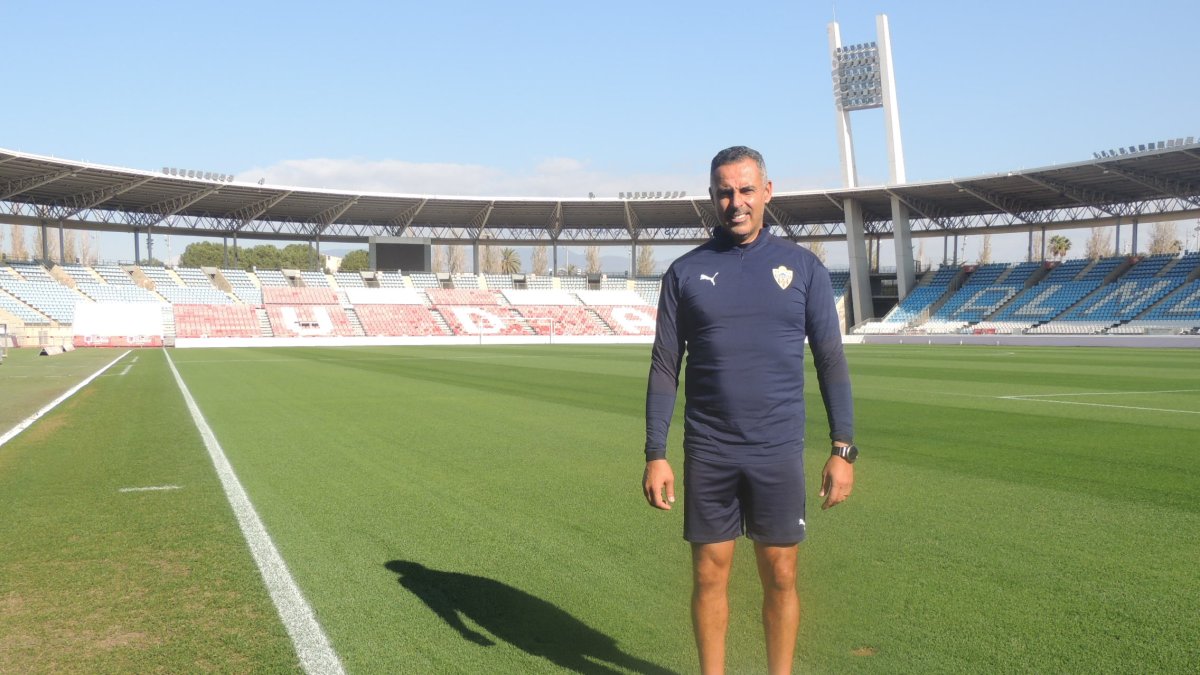 José Gomes posa para LA VOZ en el Estadio Mediterráneo.