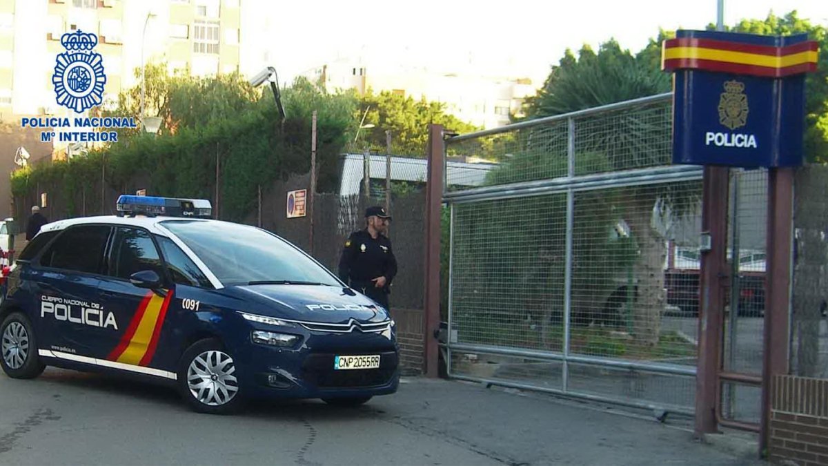 Los dos jóvenes fueron detenidos por la Policía Nacional.