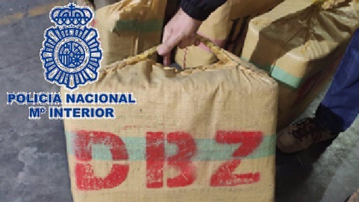 Los agentes de Policía Nacional hallaron en Málaga la droga cargada en Almería.