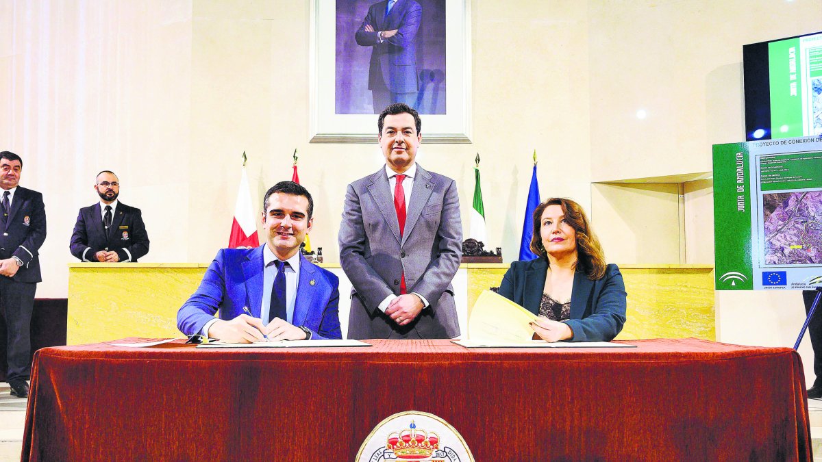 Firma del convenio entre el Ayuntamiento de Almería y la Junta de Andalucía