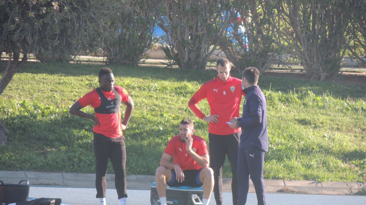 Appiah, Peybernes y Petrovic entrenando este martes en el Anexo.