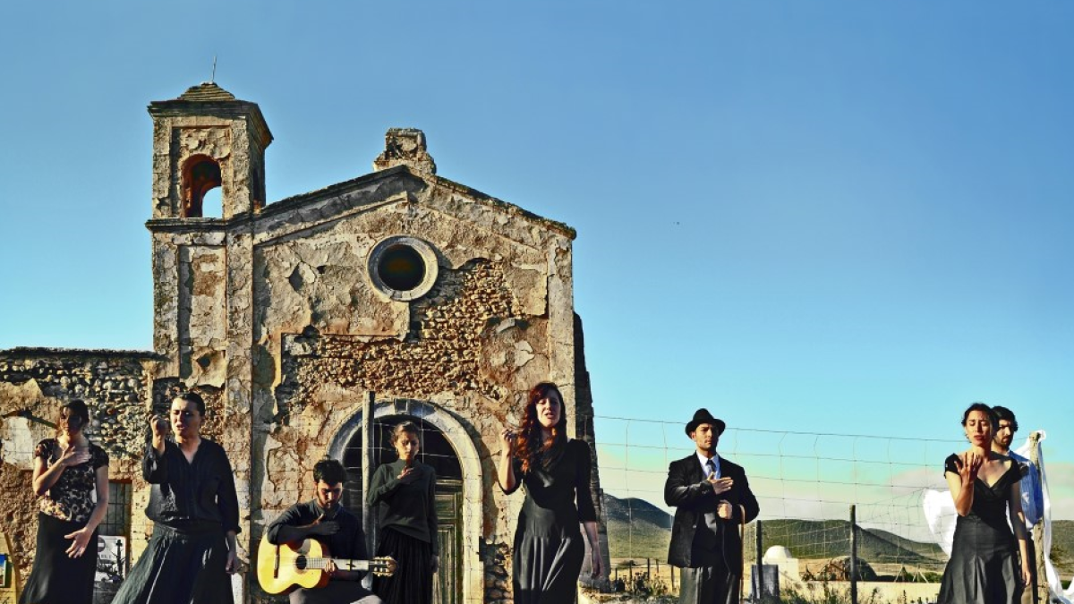Detalle de la portada de la antología, encargada a la asociación Posidonia. Es una fotografía tomada en el Cortijo del Fraile.