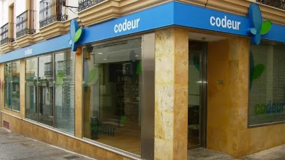 Oficinas de atención al usuario de la empresa mixta Codeur, en la calle Mayor de Vera.