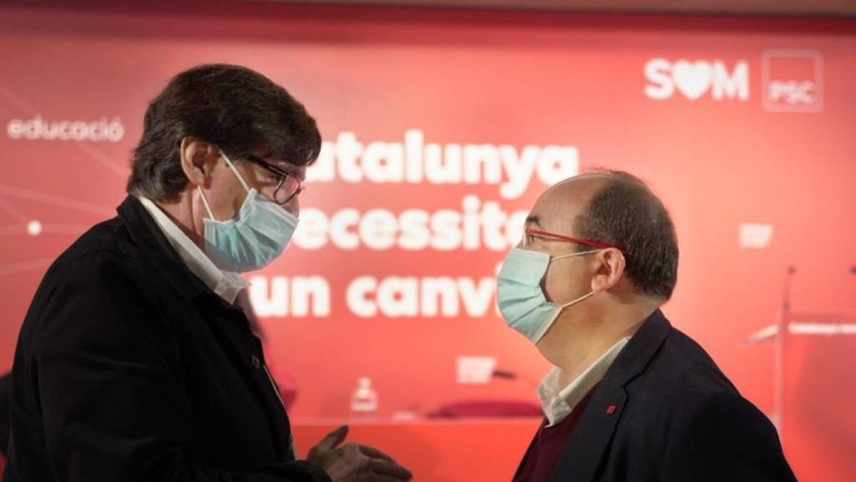 Salvador Illa habla con Miguel Iceta.