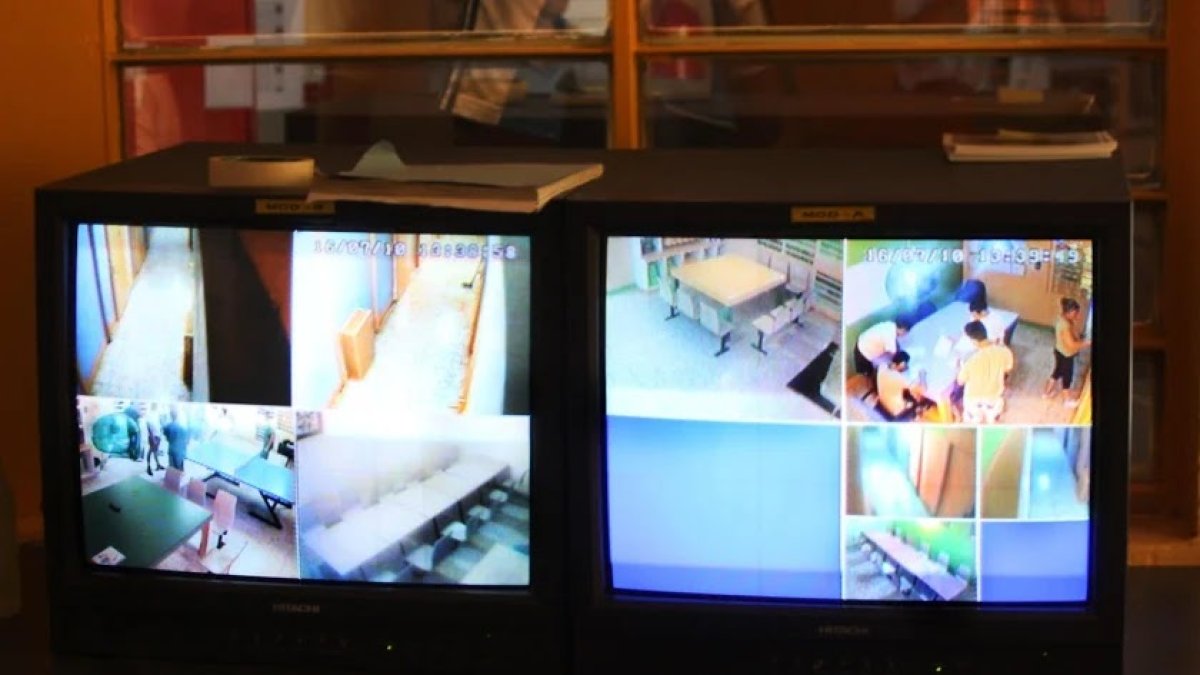 Monitores en un centro de menores de Almería.