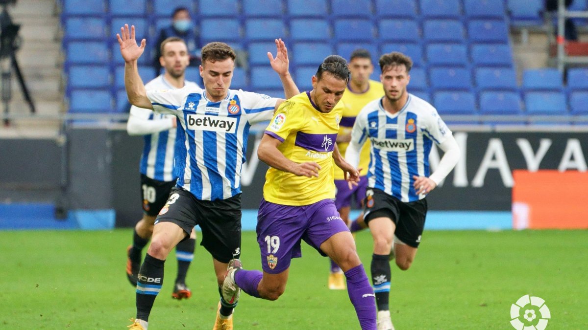El Almería viene de hacer un gran partido en Barcelona... pero perdió.