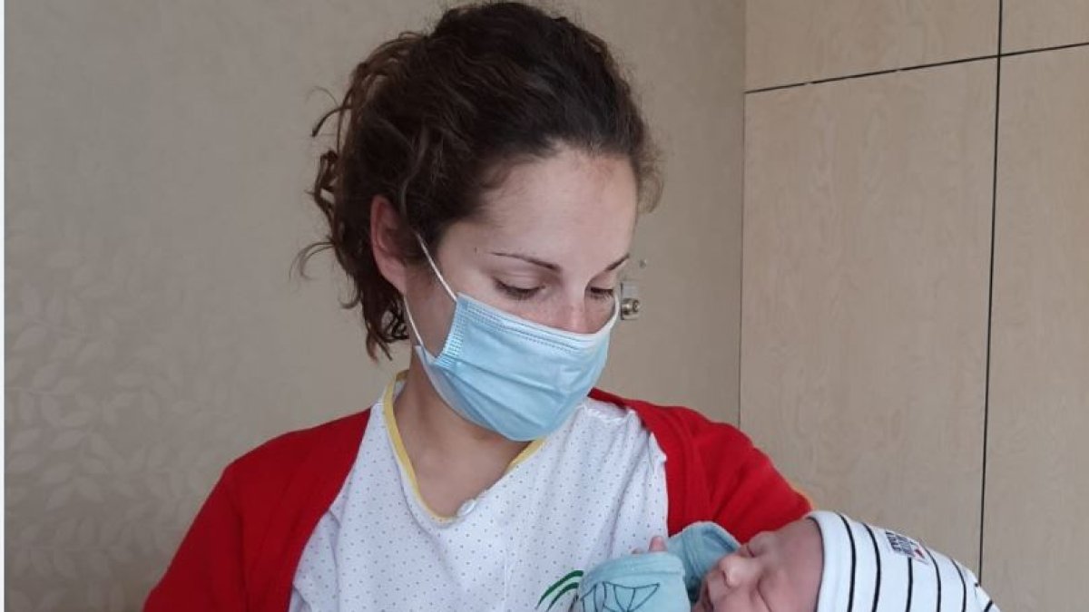 Oliver, primer bebé que nace en Almería este 2021.