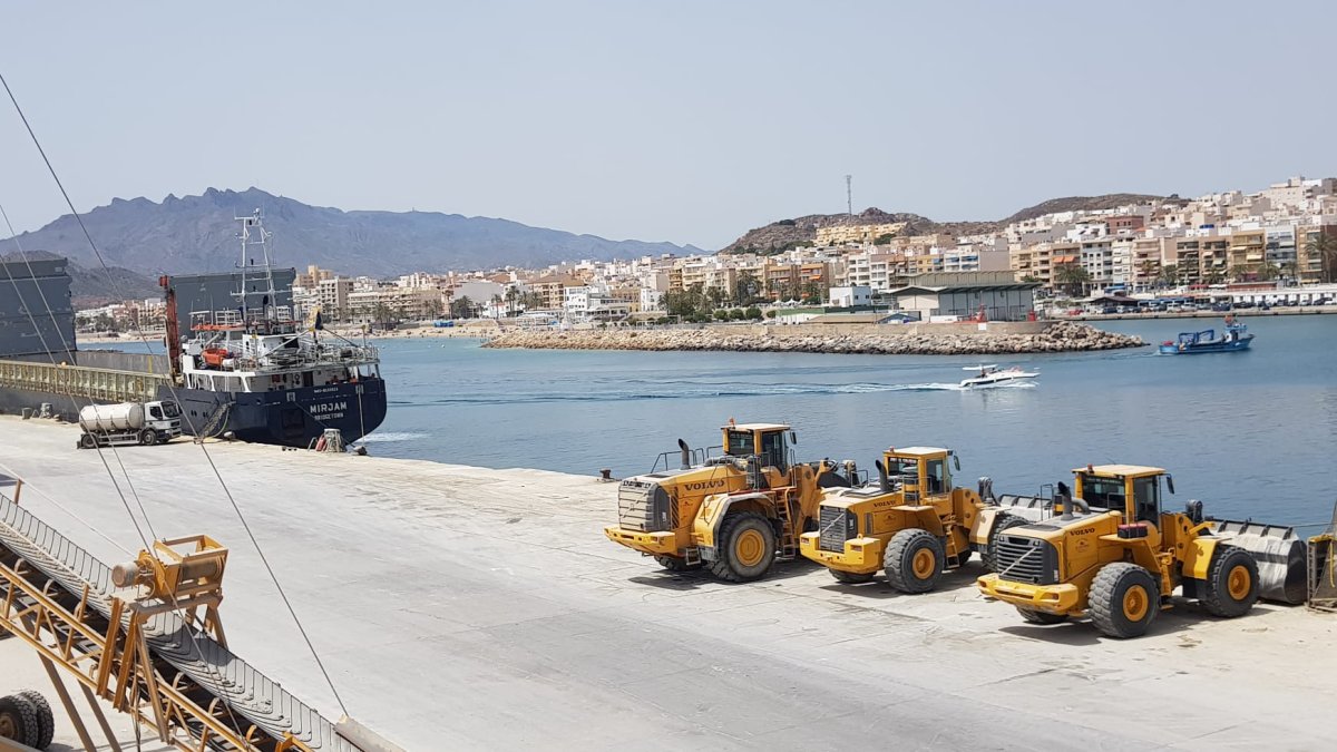 Muelle comercial del puerto de Garrucha.