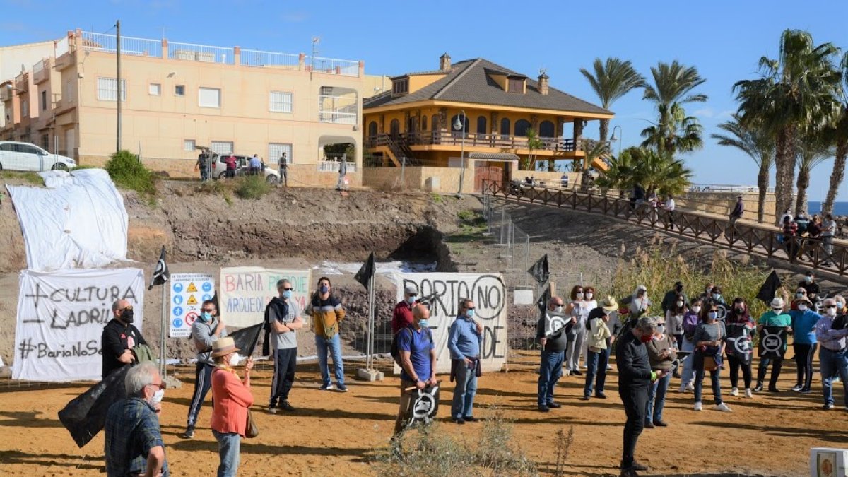 Manifestación contra la construcción de 24 viviendas en el yacimiento, el pasado 20 de diciembre.