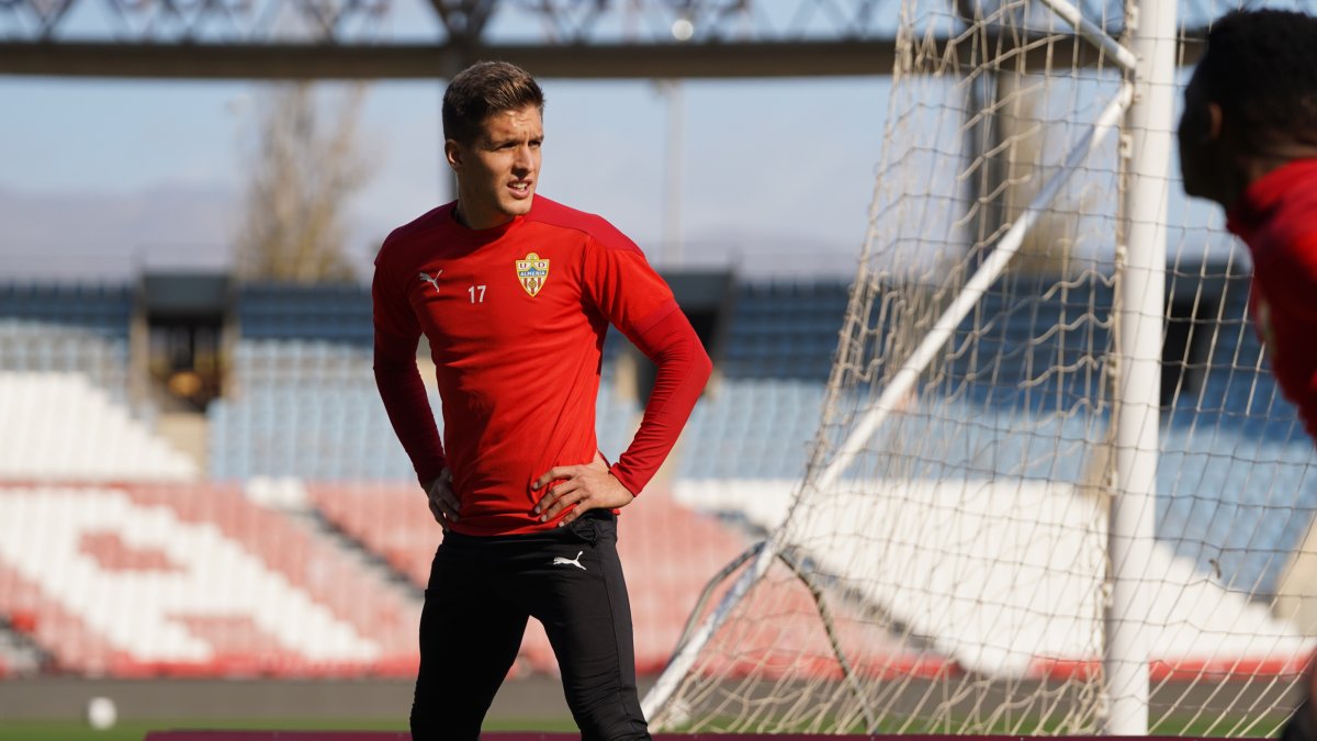 José Corpas en un entrenamiento en el Estadio Mediterráneo.