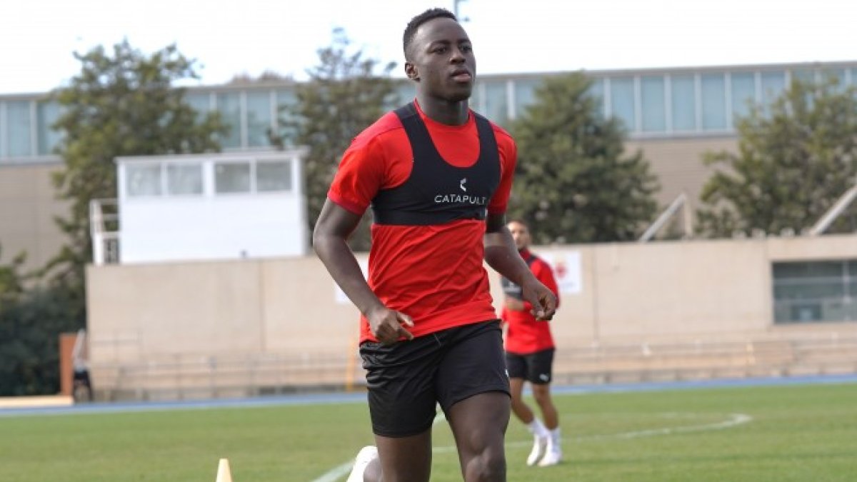 El extremo Arvin Appiah entra en el lugar de José Corpas.