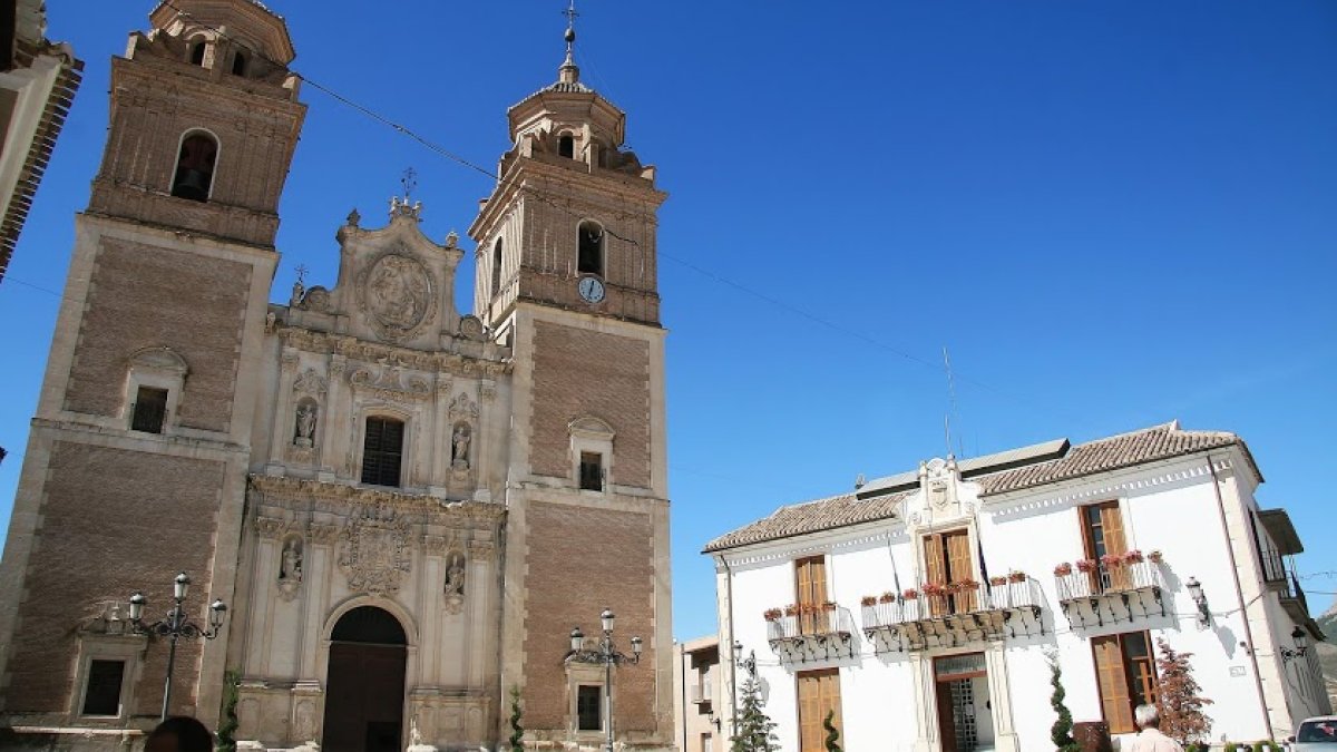 Imagen de archivo de la Iglesia de la Encarnación de Vélez-Rubio, junto al Ayuntamiento.