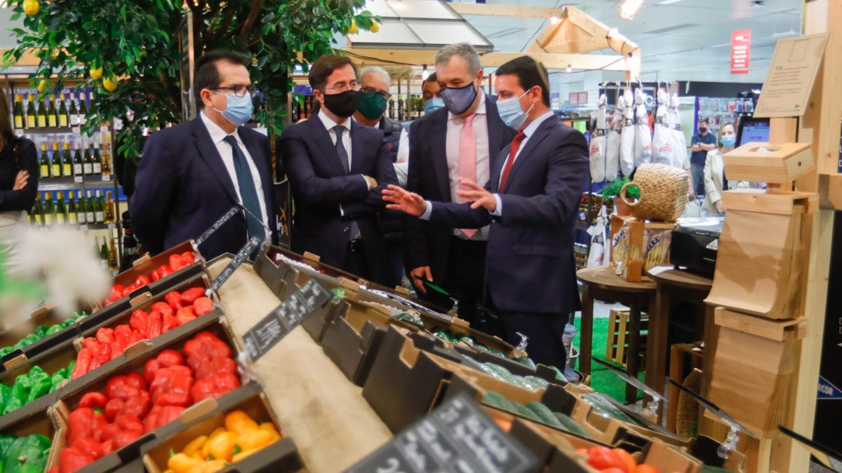 El acto donde se selló el acuerdo entre Diputación y El Corte Inglés para comercializar Sabores Almería.