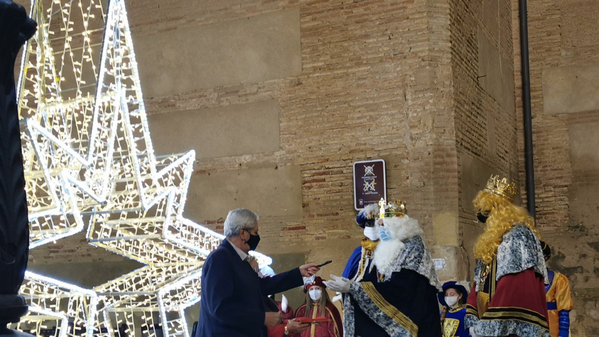 Entrega de las llaves de la ciudad a los Reyes Magos.