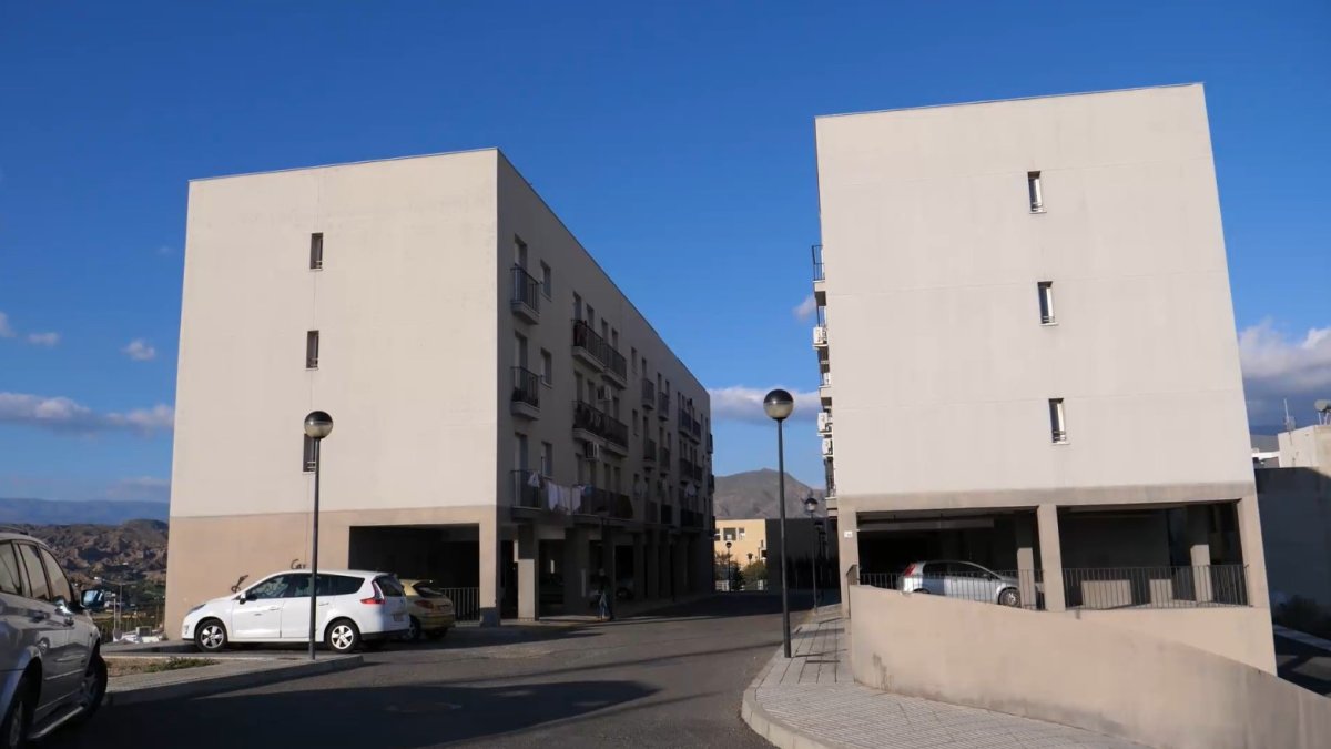 Exterior de la promoción de viviendas en Gádor.