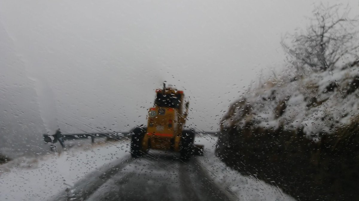 Diputación trabaja para despejar las carreteras.