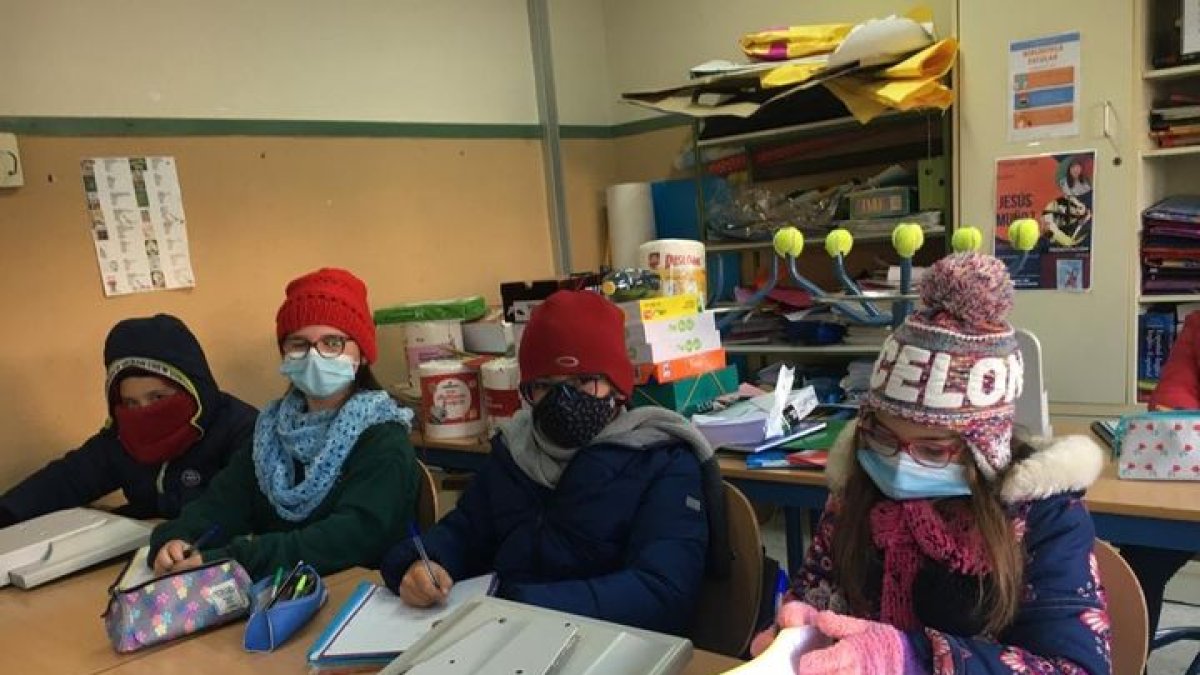Alumnos almerienses en clase durante el temporal.