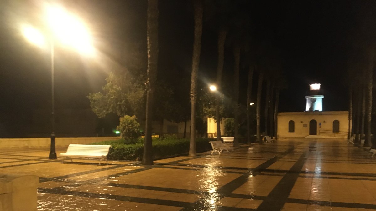 Las primeras lluvias de la borrasca llegaban este miércoles a Roquetas de Mar.