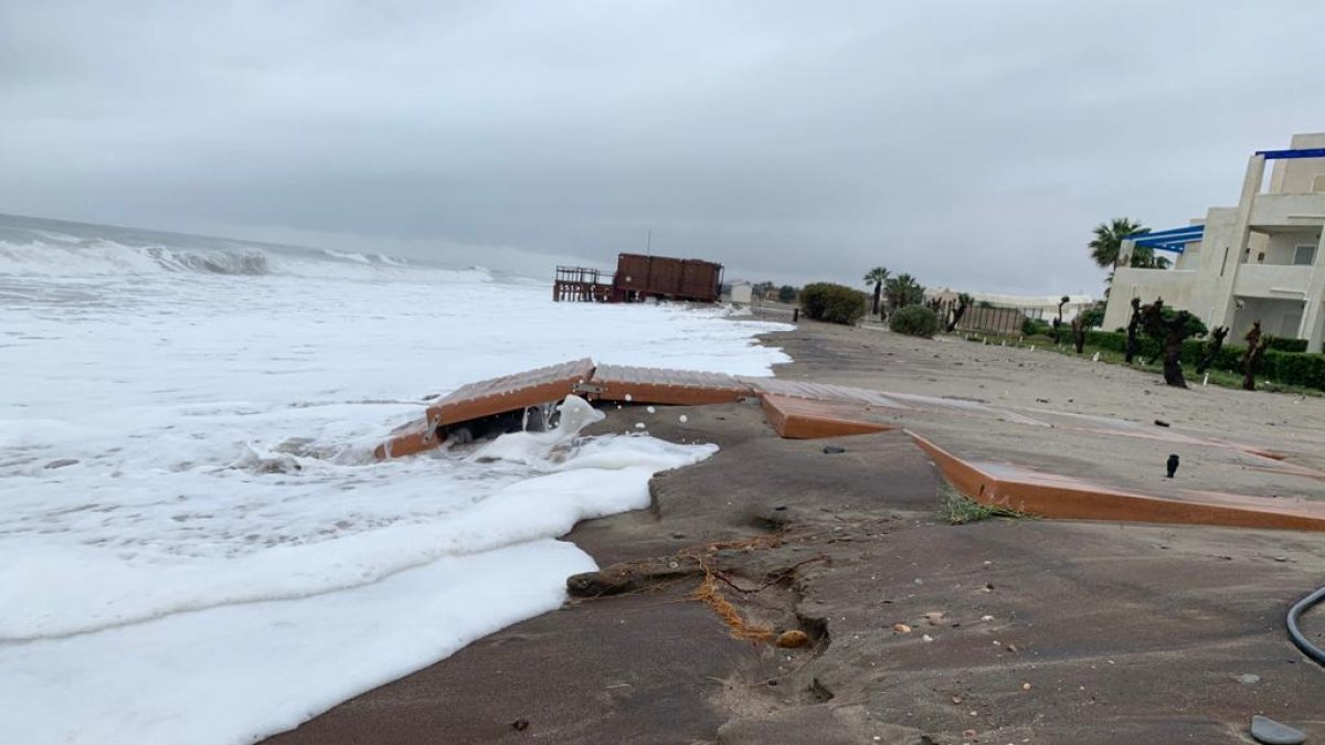 El mar sigue avanzando.