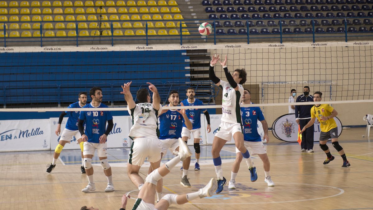 Una jugada del partido.