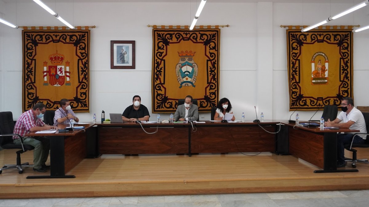 Imagen de archivo de un pleno celebrado en Carboneras.