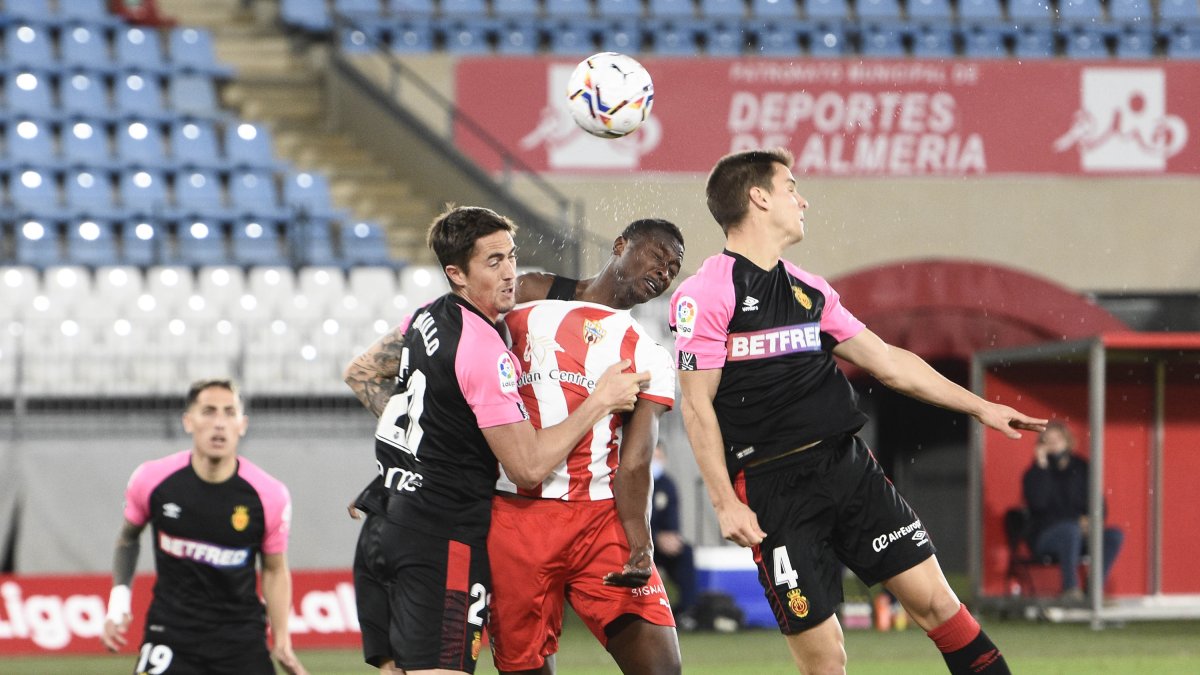 Umar Sadiq en una jugada del partido con el Mallorca en casa.