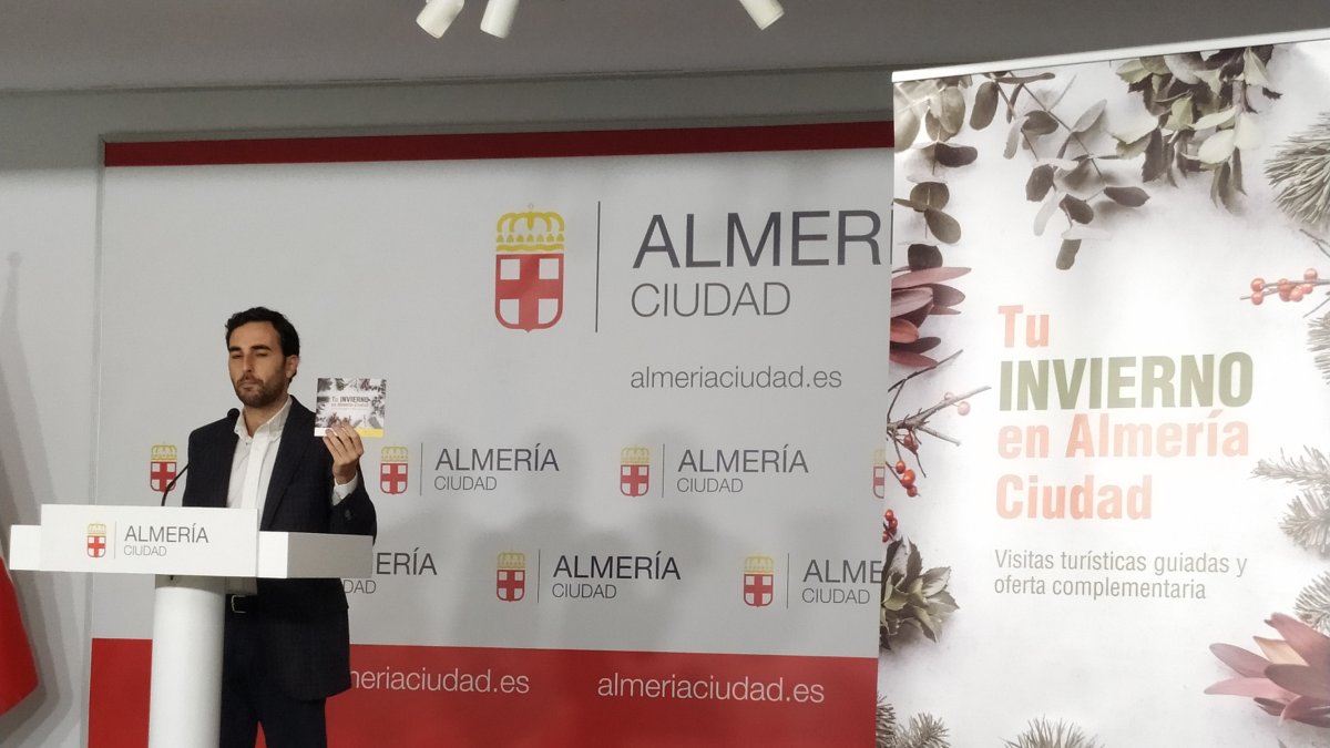 Carlos Sánchez durante la presentación de las visitas guiadas