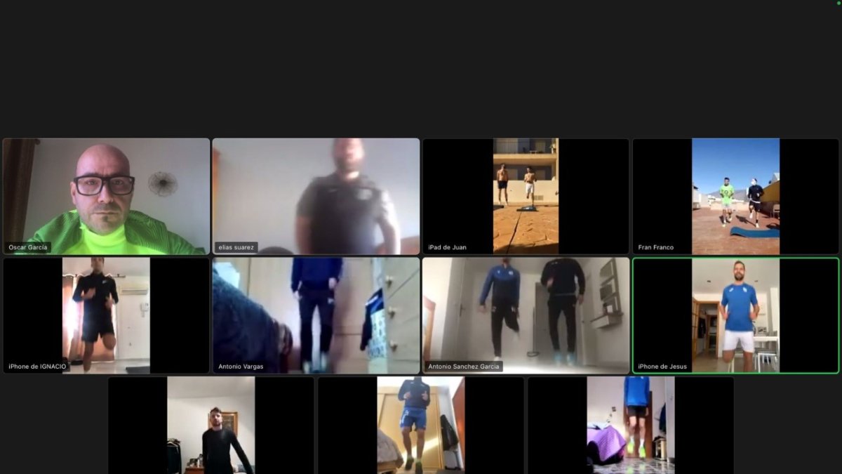 La plantilla mantiene el contacto permanente.