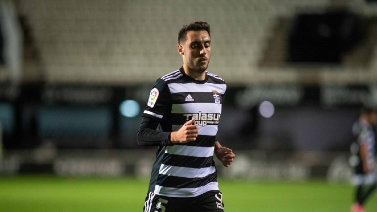 Sergio Aguza con la camiseta del Cartagena.
