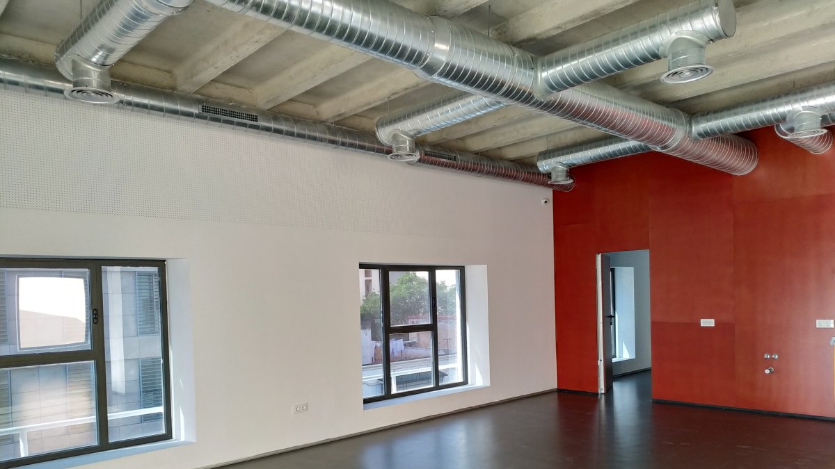 Zona interior para destinarse a cafetería en la biblioteca