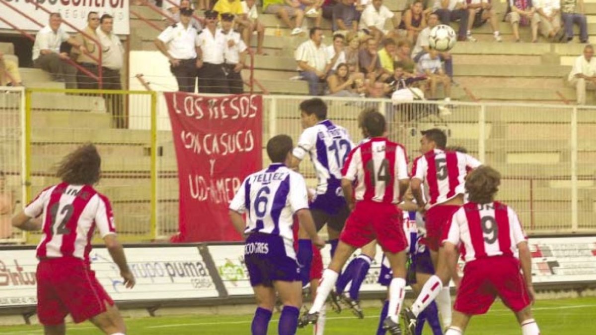 Victoria del Almería por 2-1 frente al Alavés en el Municipal Juan Rojas.