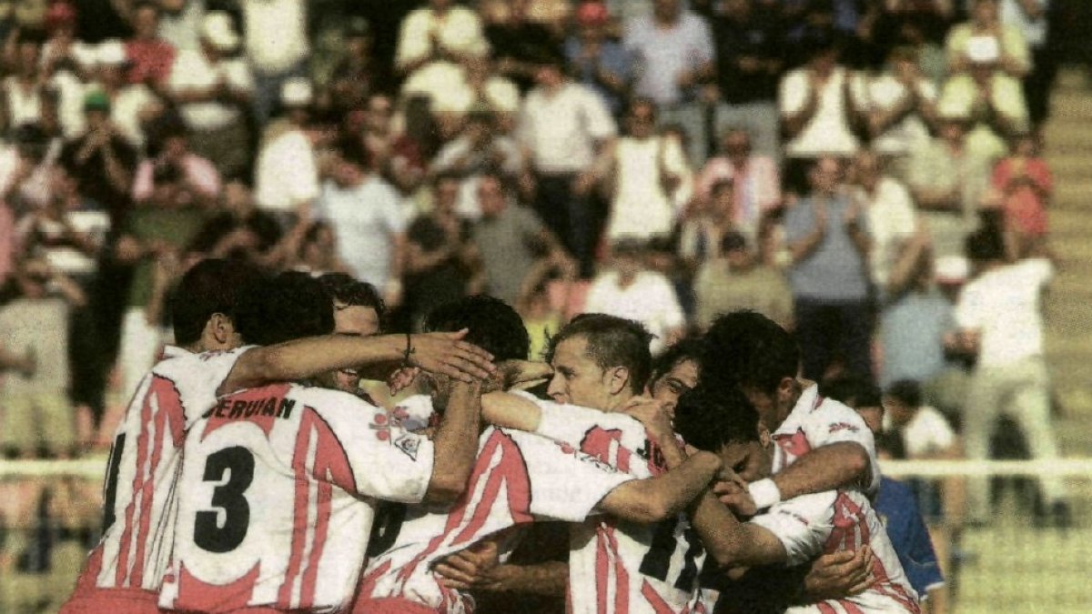 El Almería celebrando la goleada por 6-0 al Xerez Deportivo.