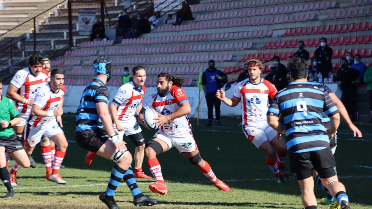 Lucas Melián en una jugada ante Industriales en el Juan Rojas.