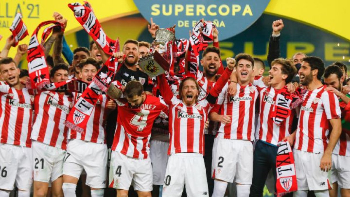 Los jugadores del Athletic celebran el título.