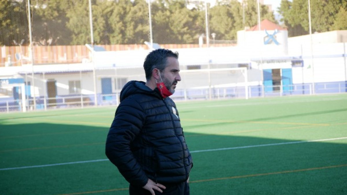 Álvaro García Búrdalo deja de ser entrenador del Almería Femenino.