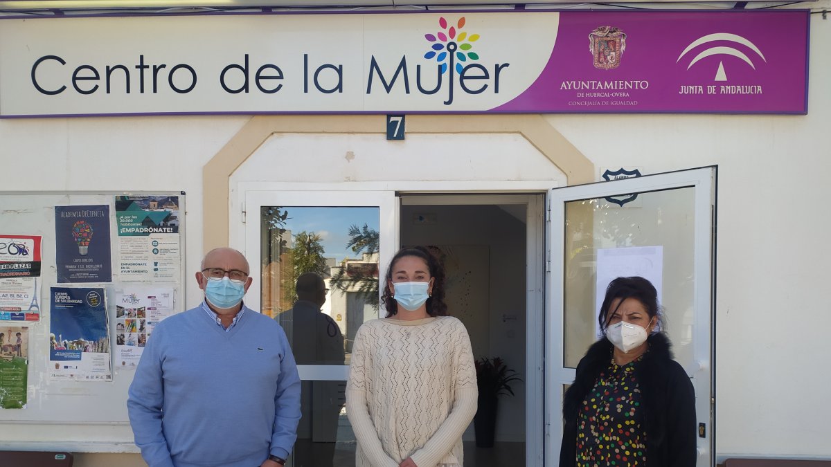 Visita de la coordinadora del IAM en Almería a Huércal-Overa.