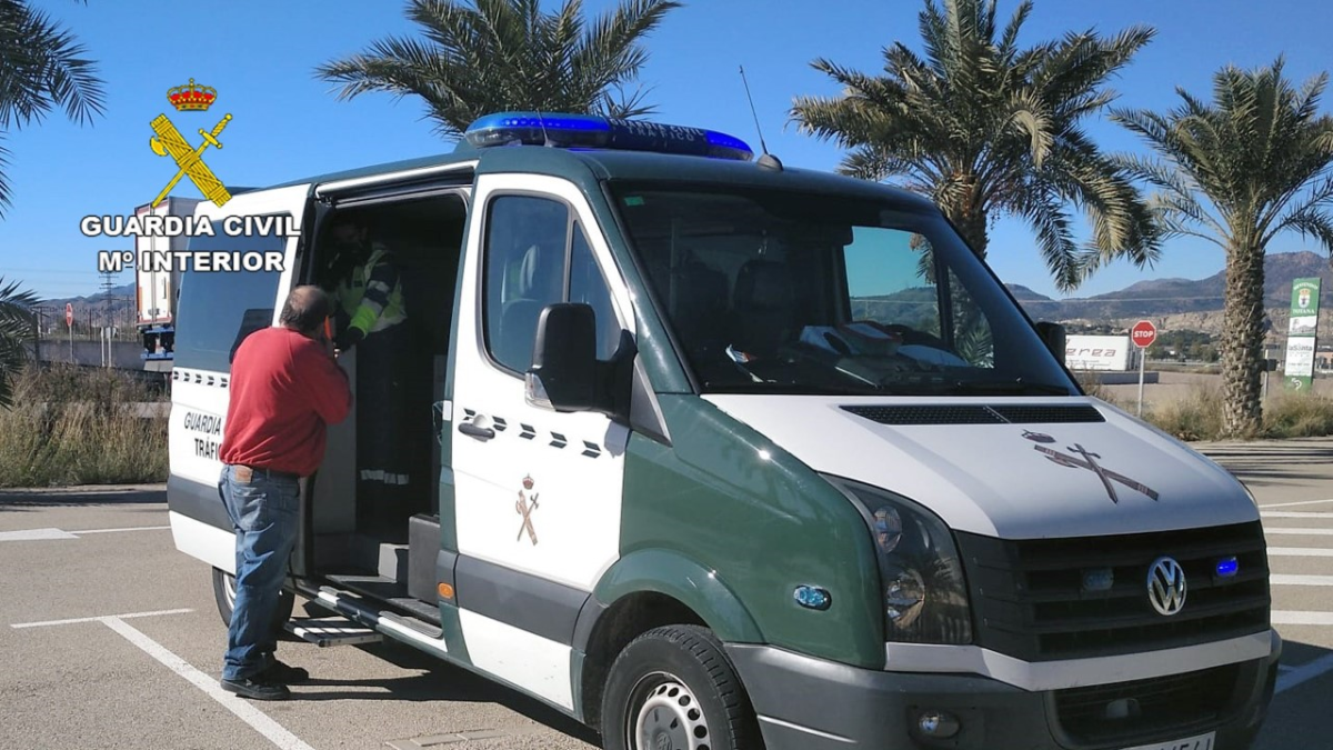 Transportaba un cargamento con 22 toneladas de lechugas.