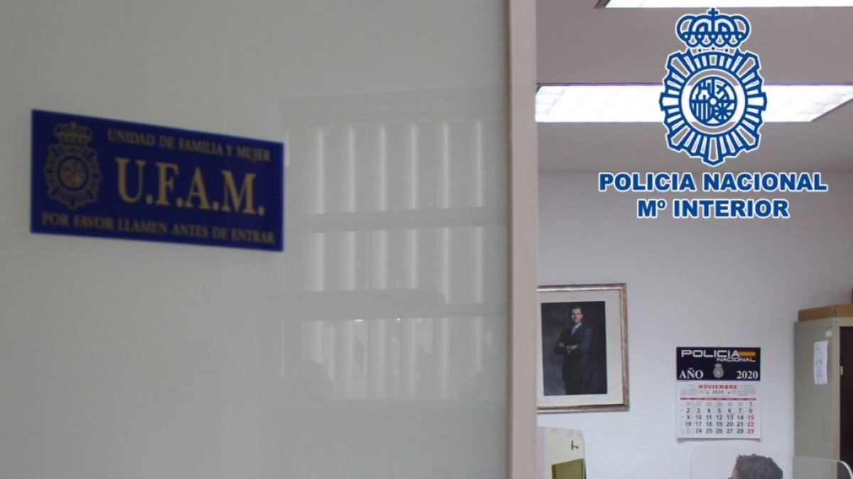 La Policía Nacional ha detenido al menor tras la denuncia presentada.