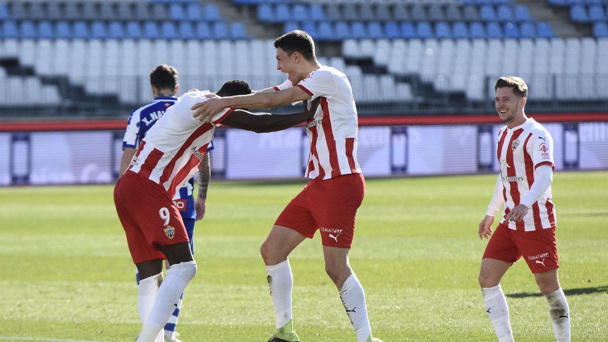 El Almería quiere seguir sonriendo en la competición liguera.
