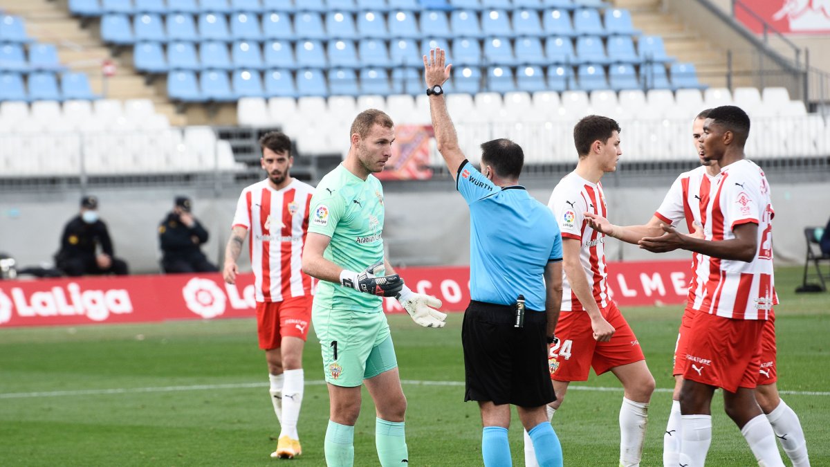 Ocón Arráiz metió a todo el Almería en su portería.