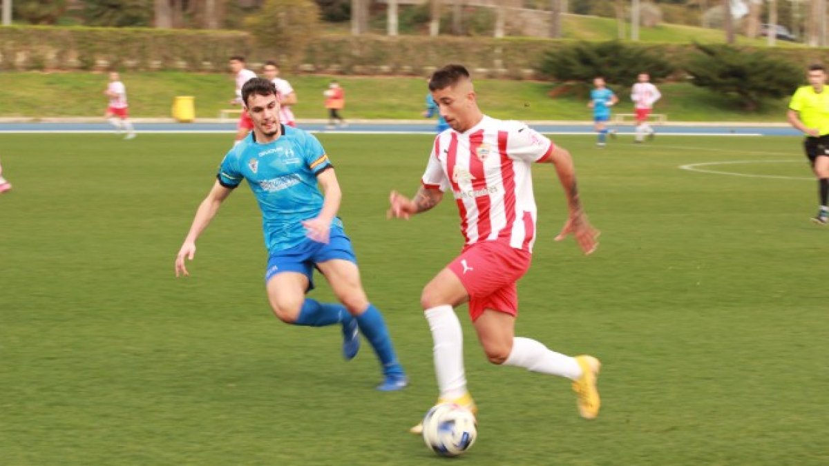 Cristian Olivera debuta con el Almería B para tener minutos.